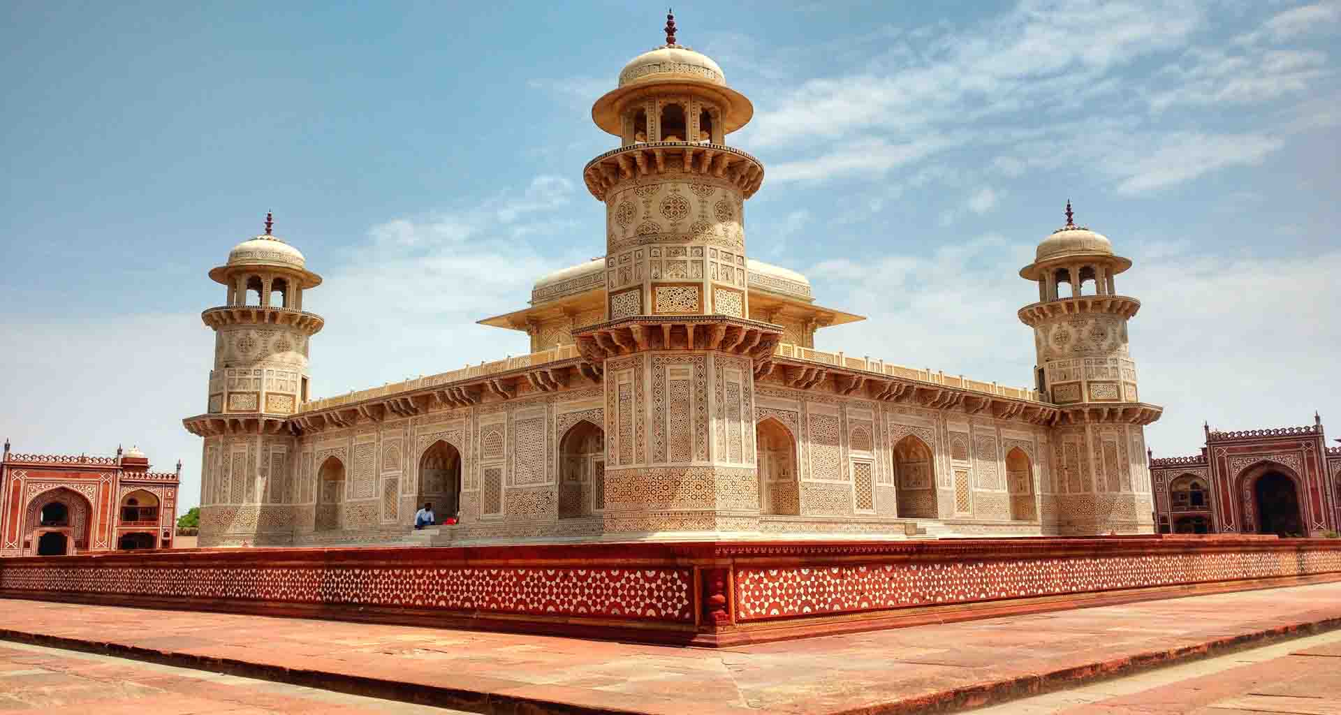 Taj Mahal Weekend Tour